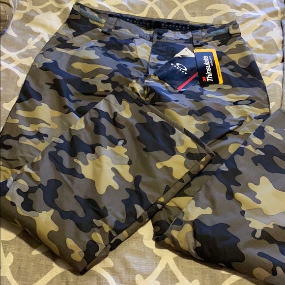Oakley Jackets & Blazers - Women’s Oakley snowboard pants